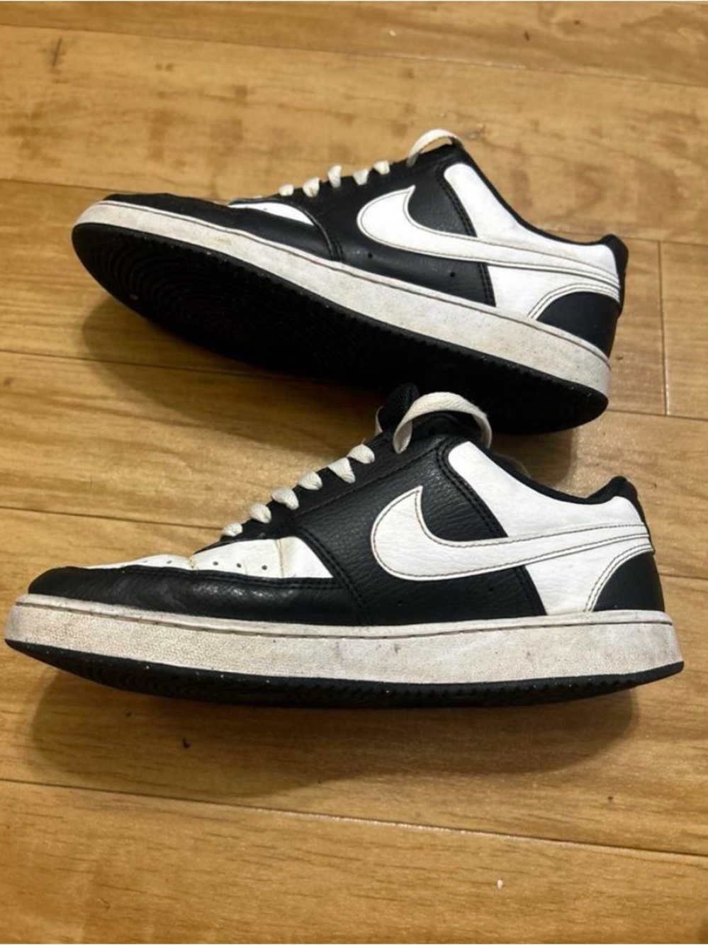 Nike Men's Black and White Low-Top Sneakers